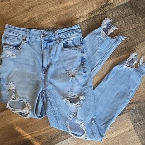 American Eagle Distressed High Rise Mom Jean Size 0R